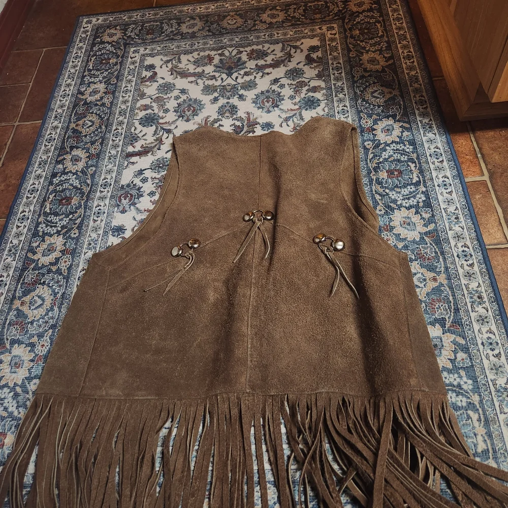 Brown Suede Fringe Vest - Picture 7 of 11